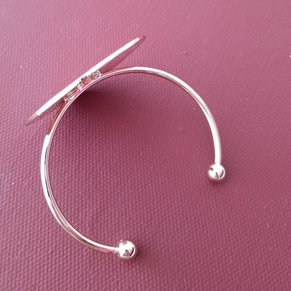 Gold cuffs - Picture 2 of 4